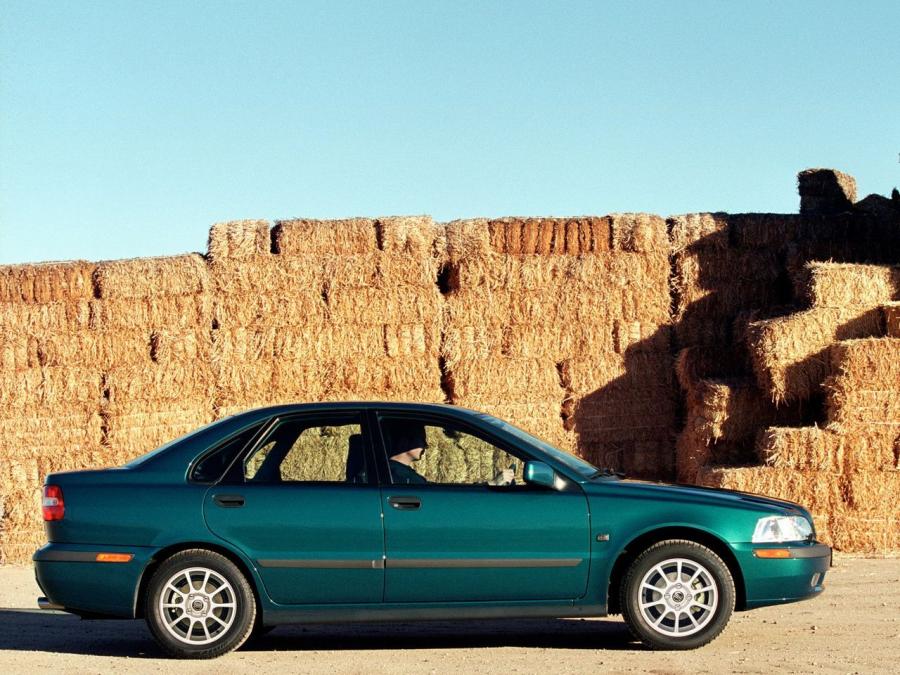  Volvo S40 1999 года  (фото 5 из 17)